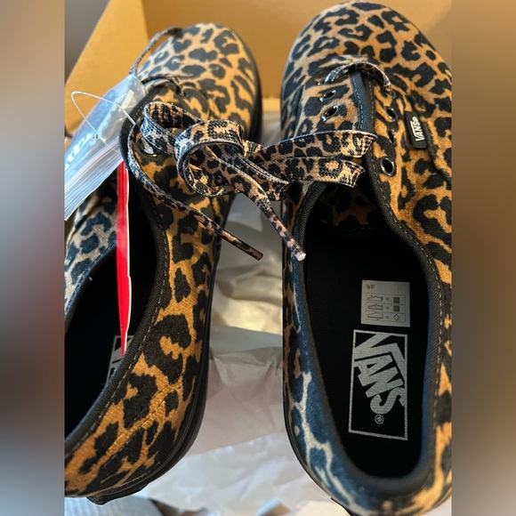 Vans - Picture 3 of 11